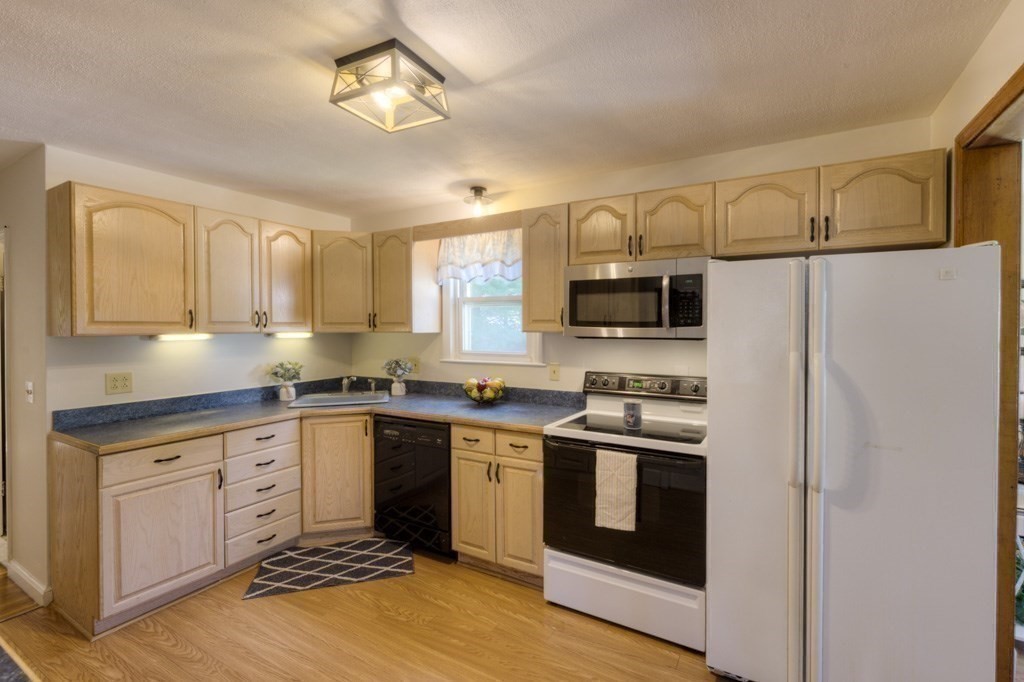 44 Queensview Road Marlborough, MA 01752 - Photo 14 of 42 Gallery Image 14