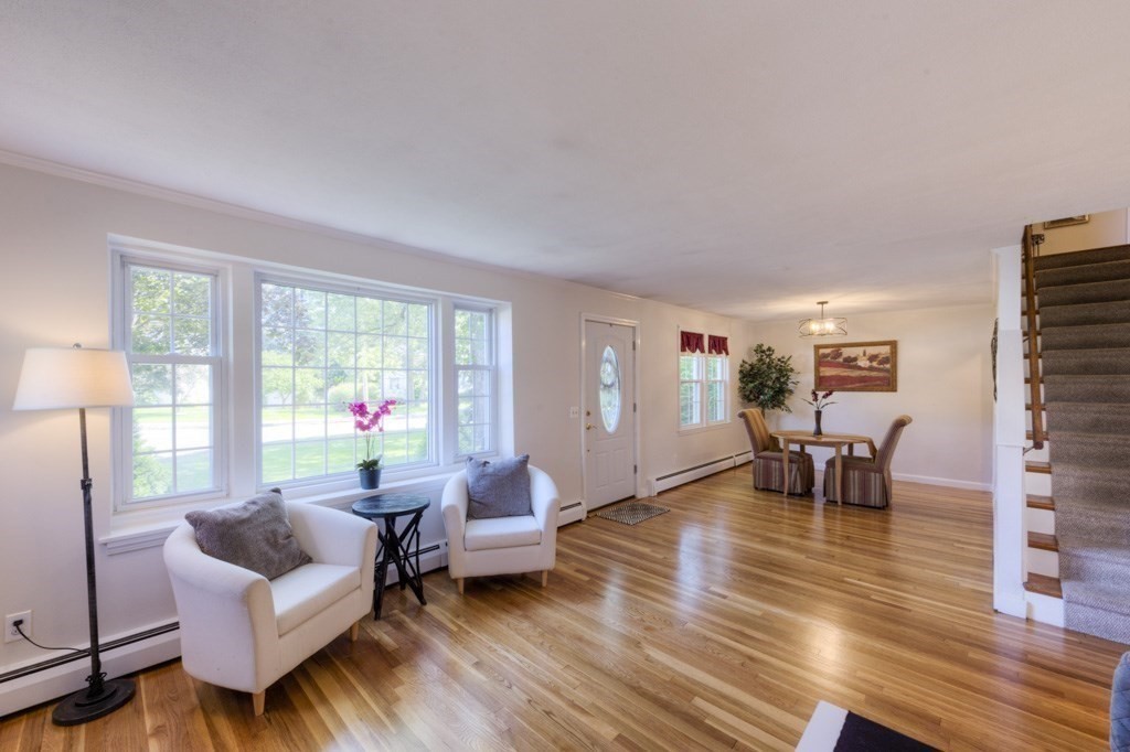 44 Queensview Road Marlborough, MA 01752 - Photo 4 of 42 Gallery Image 4