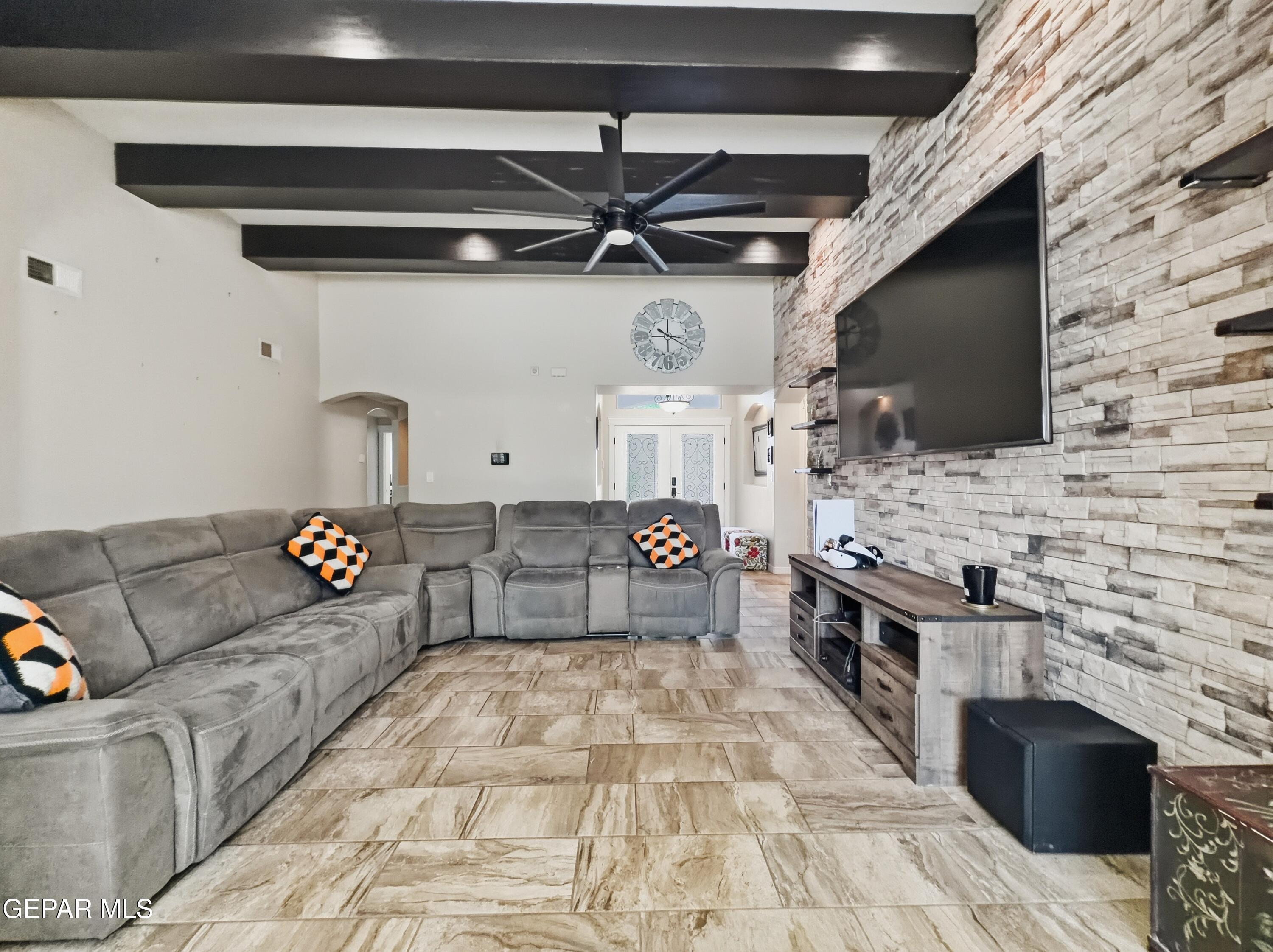 1024 Maximo Street El Paso, TX 79932 - Photo 3 of 47 image00014