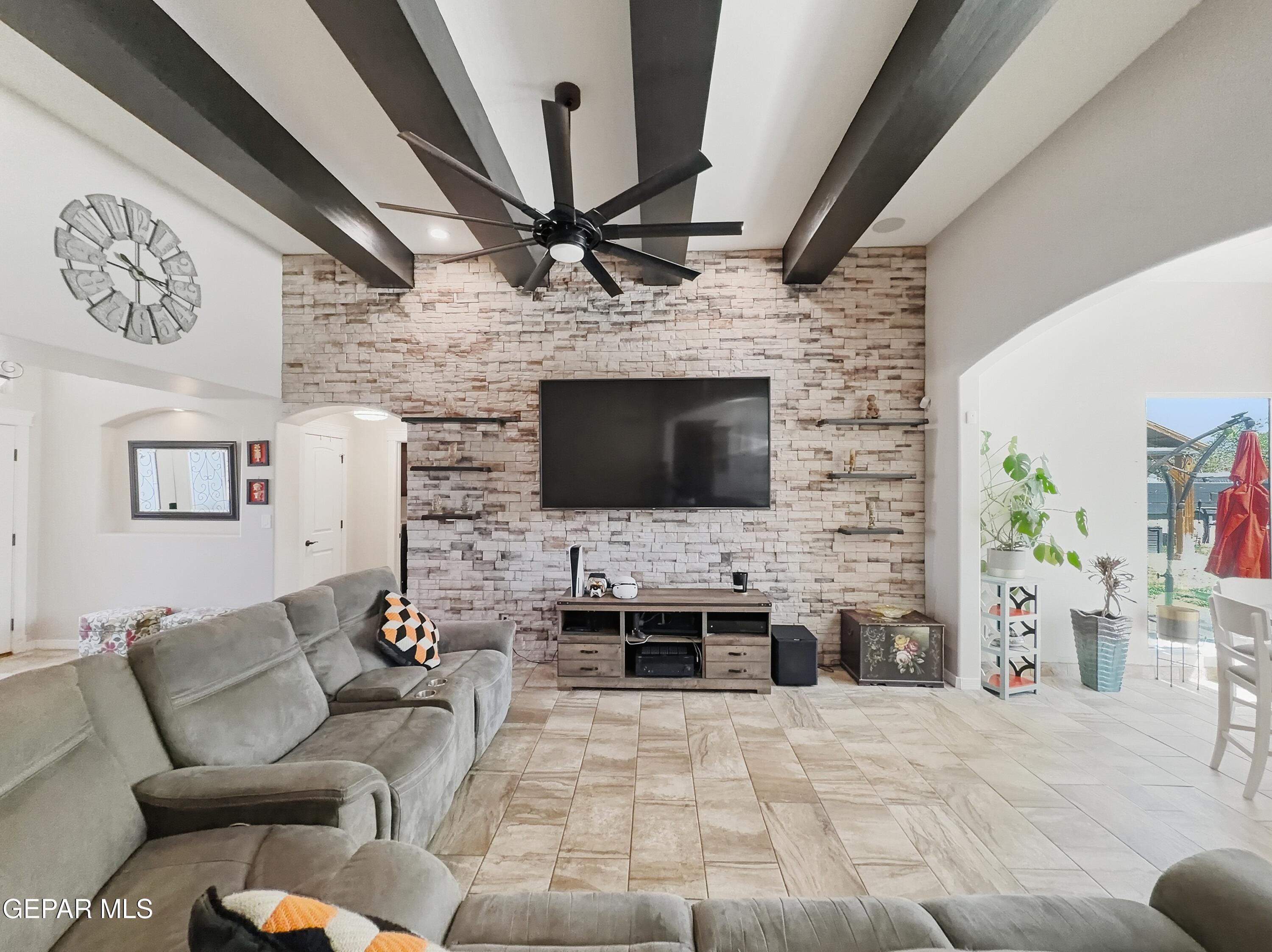 1024 Maximo Street El Paso, TX 79932 - Photo 4 of 47 image00017