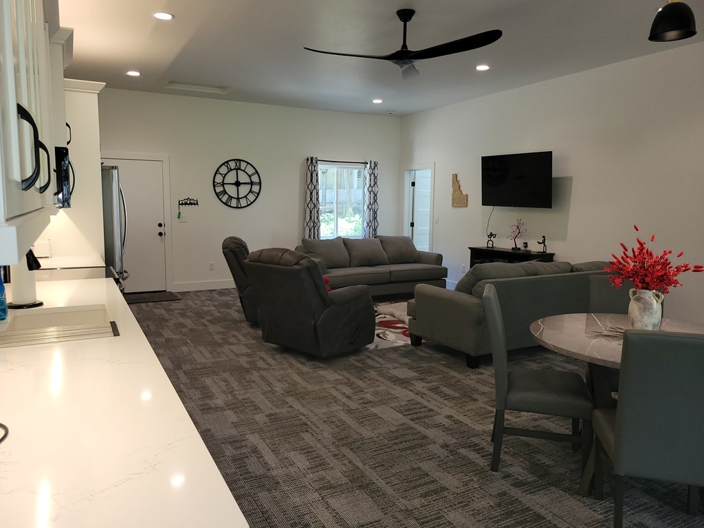 579 Noland Road Cascade, ID 83611 - Photo 8 of 31 FURNITURE AND DECOR INCLUDED