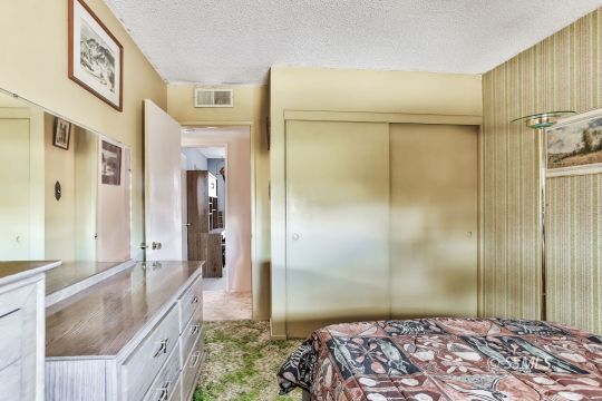 242 Peg Street Ridgecrest, CA 93555 - Photo 21 of 32 a spacious bathroom with a granite countertop tub shower and sink