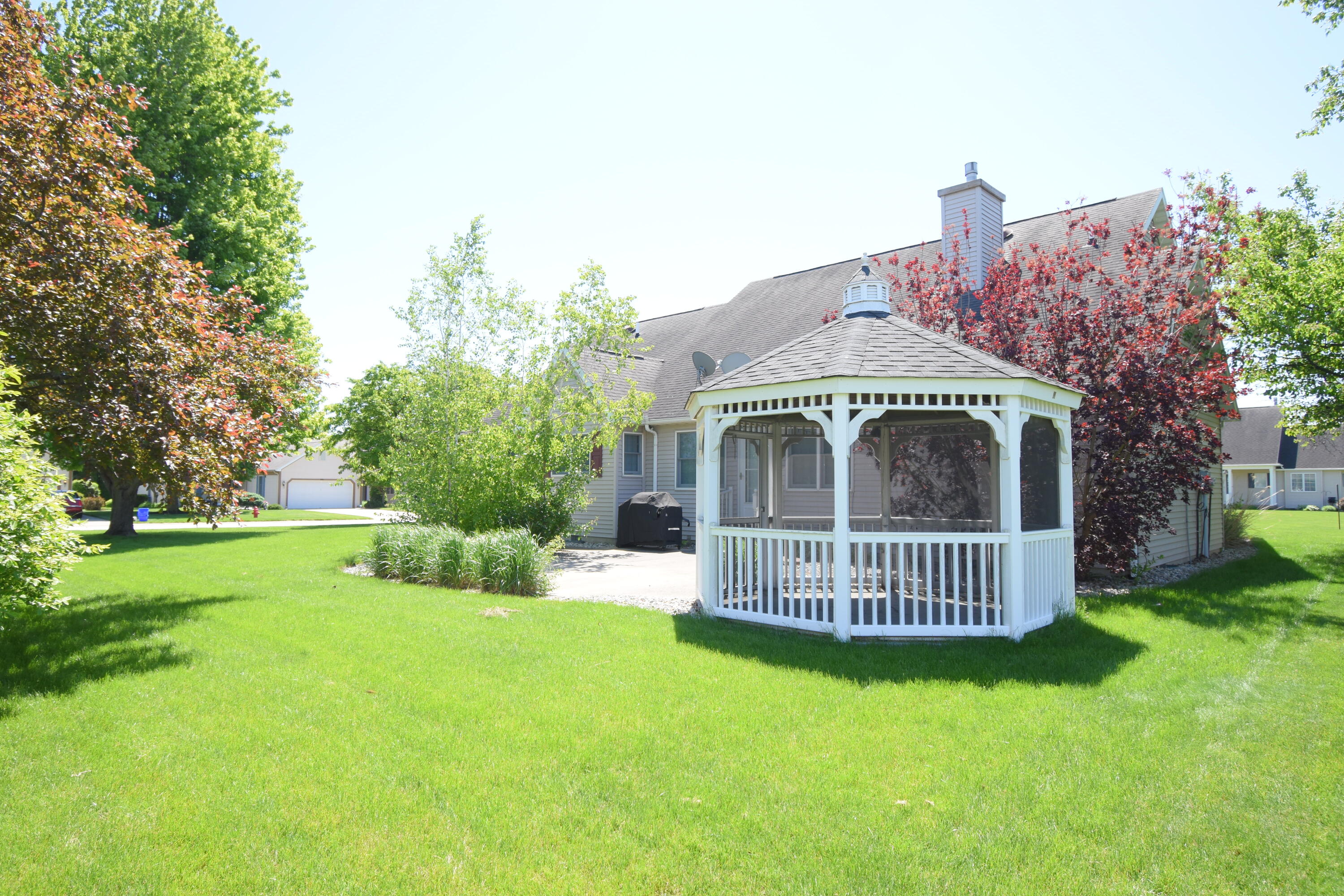 522 Pheasant Run Rensselaer, IN 47978 - Photo 13 of 55 a front view of a house with garden