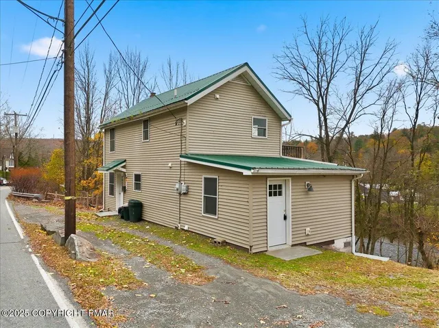 $225,000 | 760 Hudson Street, Hawley, PA 18428