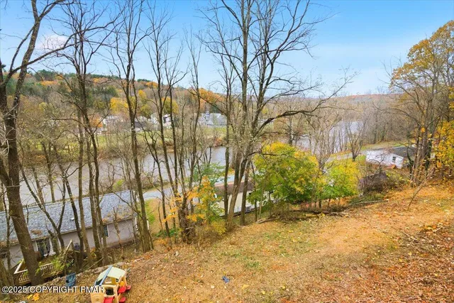 $225,000 | 760 Hudson Street, Hawley, PA 18428