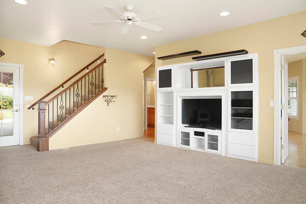 2315 Northeast Scoville Road Grants Pass, OR 97526 - Photo 13 of 53 Livingroom