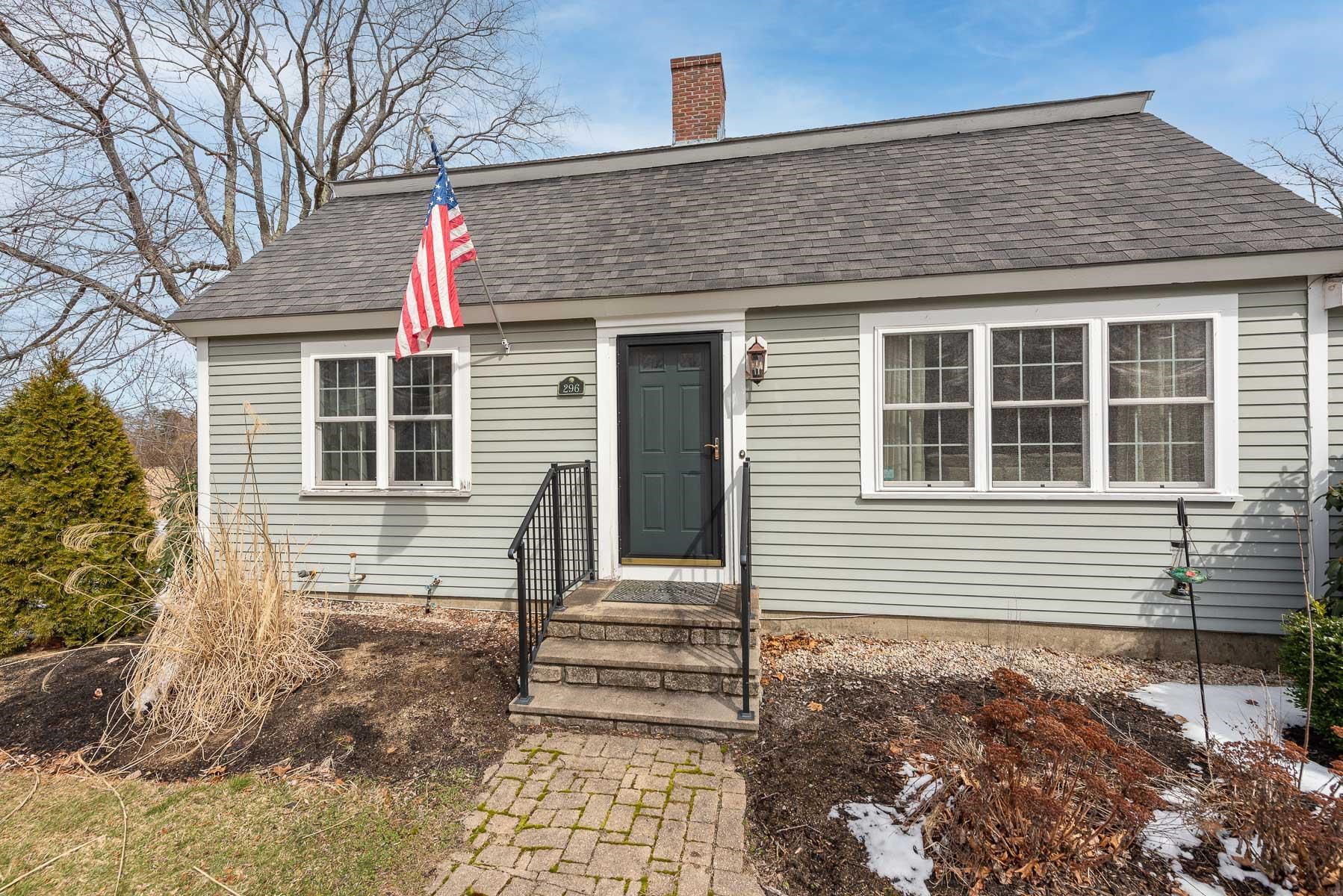 296 Dover Point Road Dover, NH 03820 - Photo 2 of 38