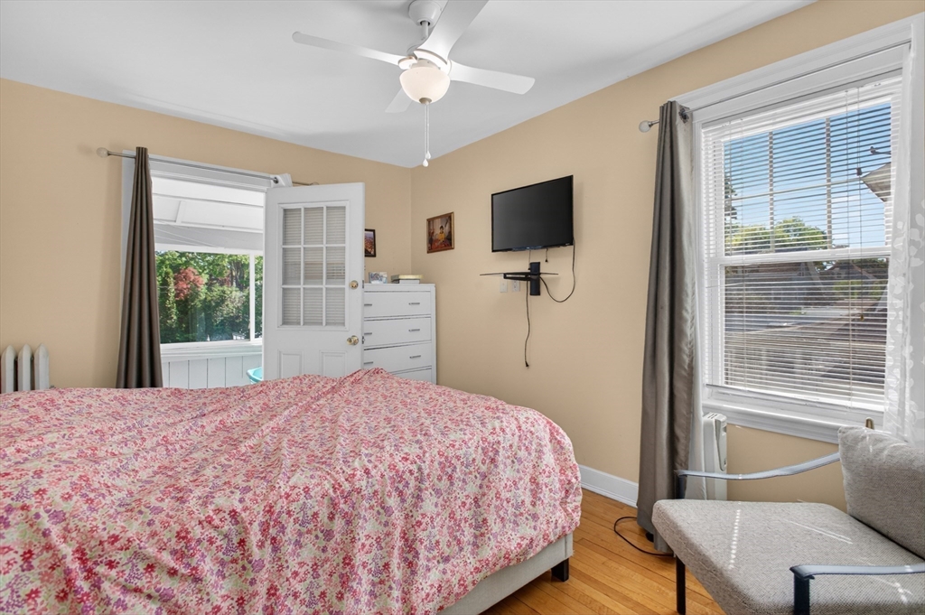 962 Pleasant Street Worcester, MA 01602 - Photo 17 of 32