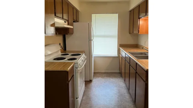 $833 | 1510 East Loop 304, Crockett, TX 75835