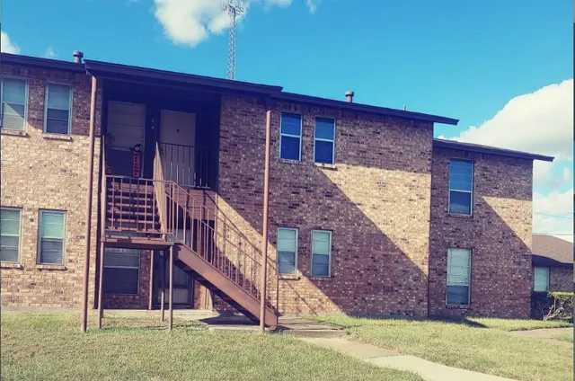 $833 | 1510 East Loop 304, Crockett, TX 75835