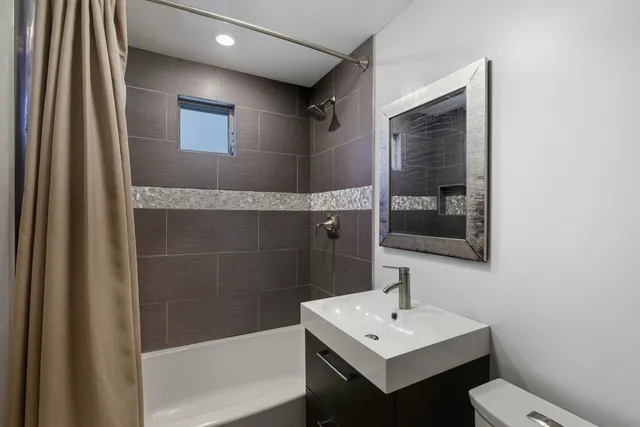 $2,500 | 5434 West Wrightwood Avenue, Chicago, IL 60639