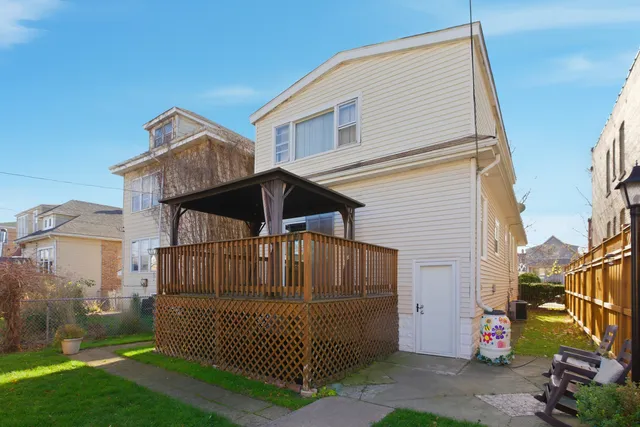 $2,500 | 5434 West Wrightwood Avenue, Chicago, IL 60639