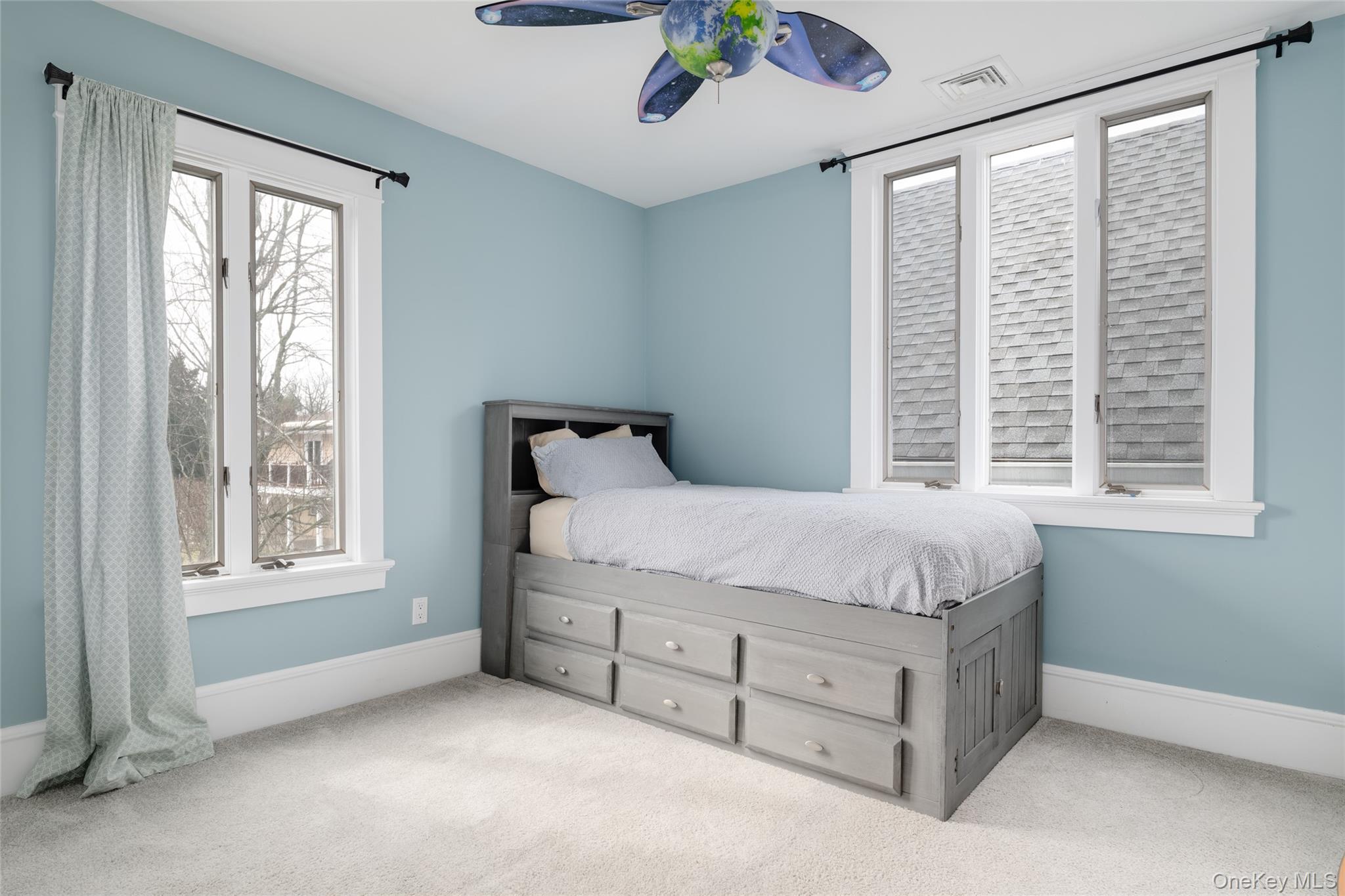 239 Sunny Ridge Road Harrison, NY 10528 - Photo 21 of 33 a spacious bedroom with a bed and a window