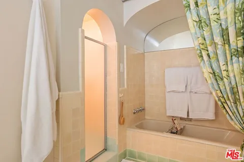 $2,195,000 | 367 North Orange Drive, Los Angeles, CA 90036