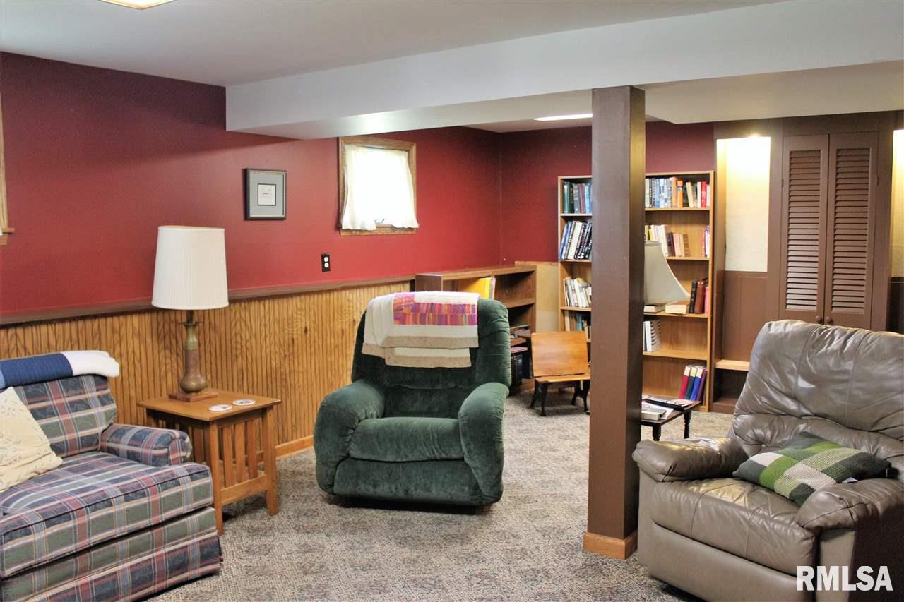 1355 Ridgecrest Drive Clinton, IA 52732 - Photo 12 of 19 Gallery Image 12