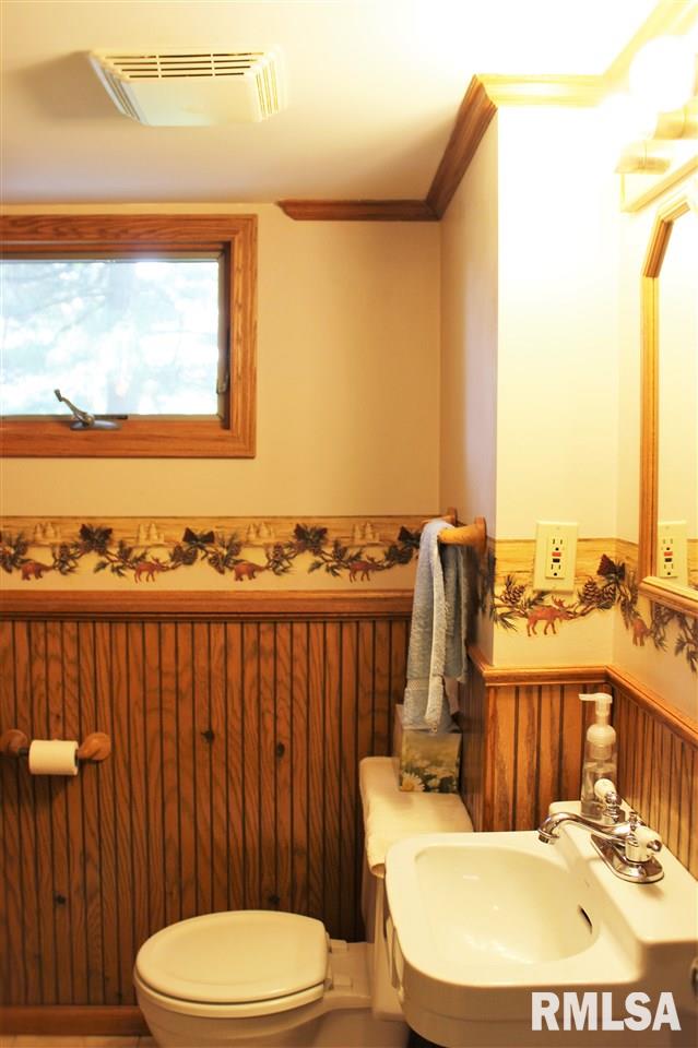 1355 Ridgecrest Drive Clinton, IA 52732 - Photo 13 of 19 Gallery Image 13