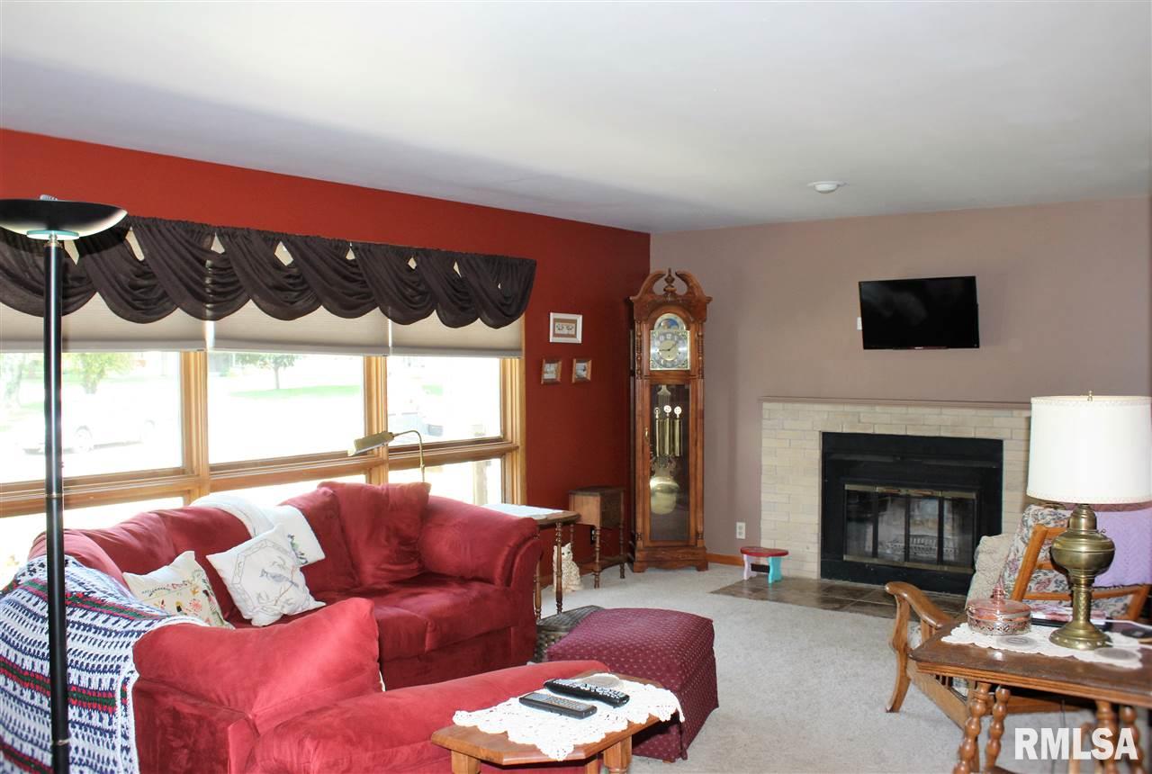 1355 Ridgecrest Drive Clinton, IA 52732 - Photo 3 of 19 Gallery Image 3