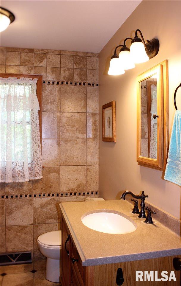 1355 Ridgecrest Drive Clinton, IA 52732 - Photo 7 of 19 Gallery Image 7