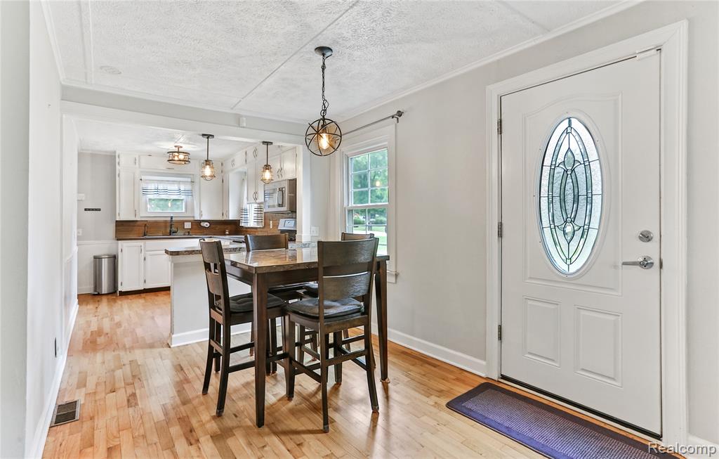 15890 Brook Road Lansing, MI 48906 - Photo 6 of 21