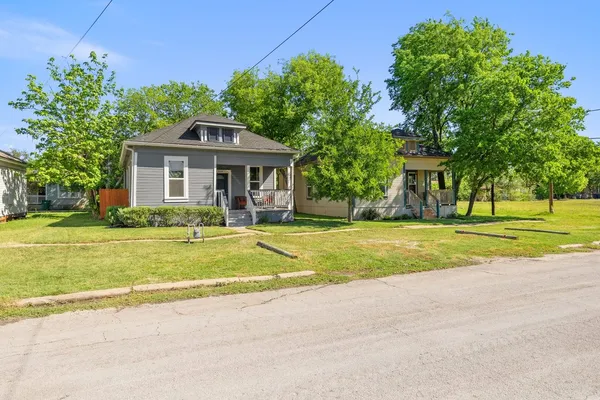 $549,000 | 312 West 3rd Street, Taylor, TX 76574