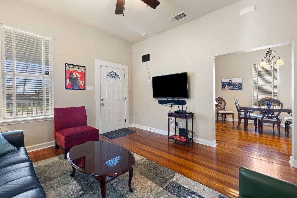 312 West 3rd Street Taylor, TX 76574 - Photo 20 of 33 a living room with furniture and a flat screen tv