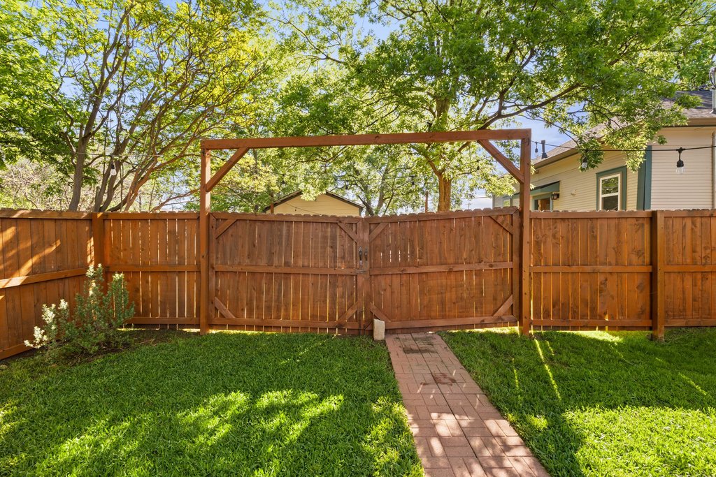 312 West 3rd Street Taylor, TX 76574 - Photo 33 of 33 a garden view