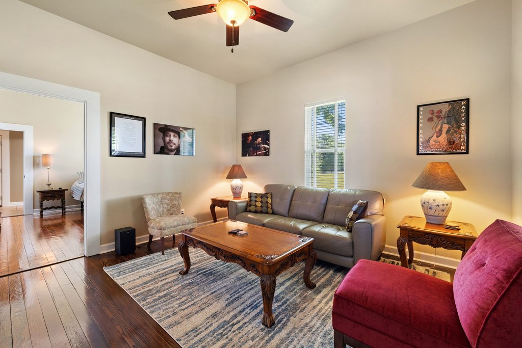 312 West 3rd Street Taylor, TX 76574 - Photo 5 of 33 a living room with furniture and a wooden floor