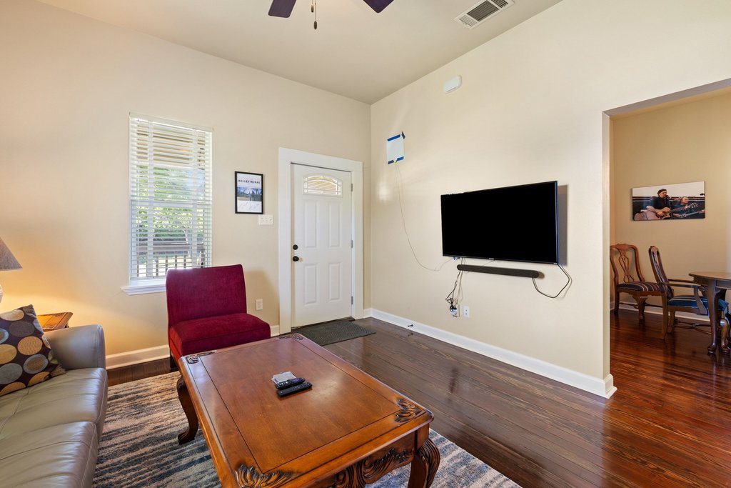 312 West 3rd Street Taylor, TX 76574 - Photo 6 of 33 a living room with furniture and a flat screen tv