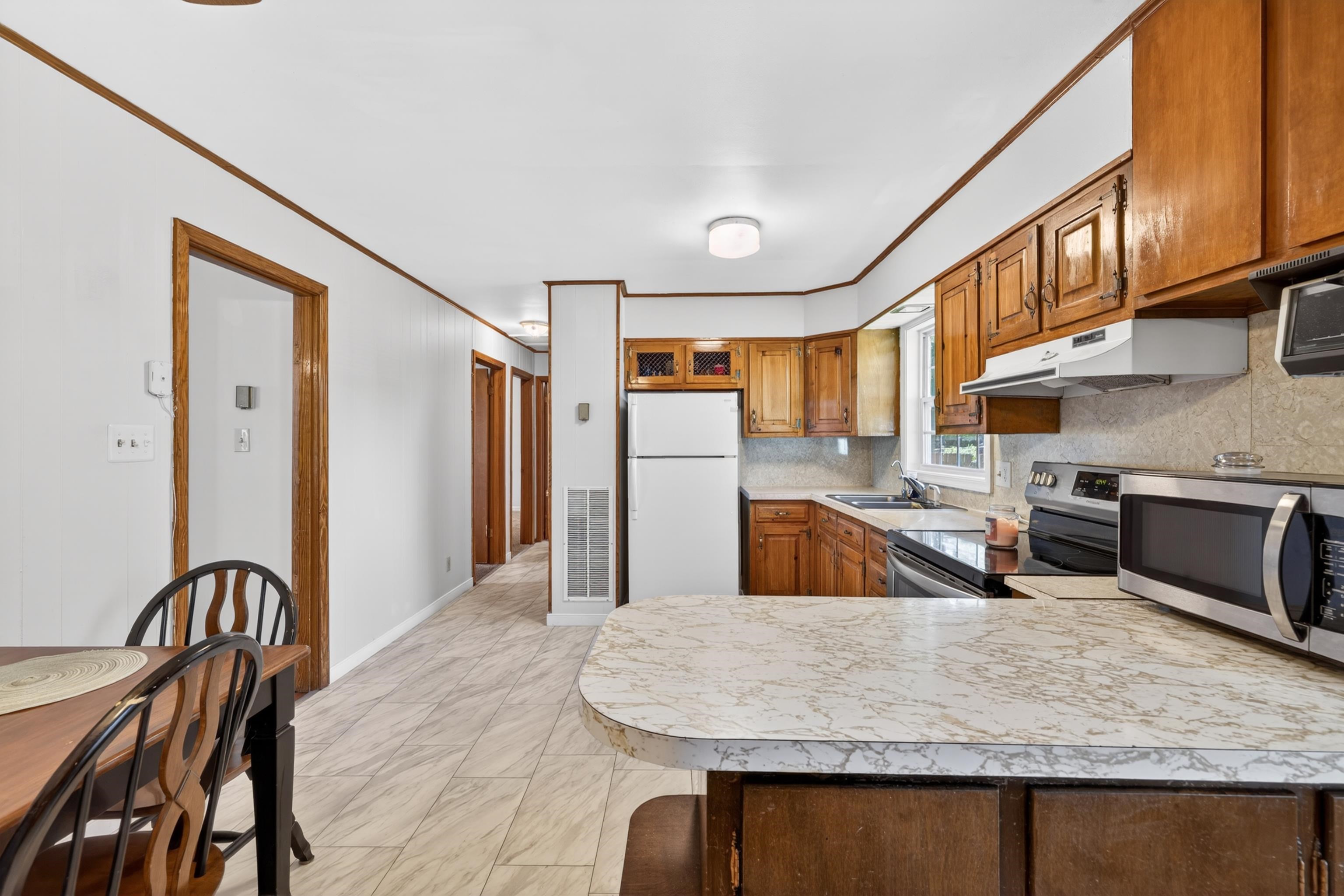 409 13th Street Grottoes, VA 24441 - Photo 9 of 61