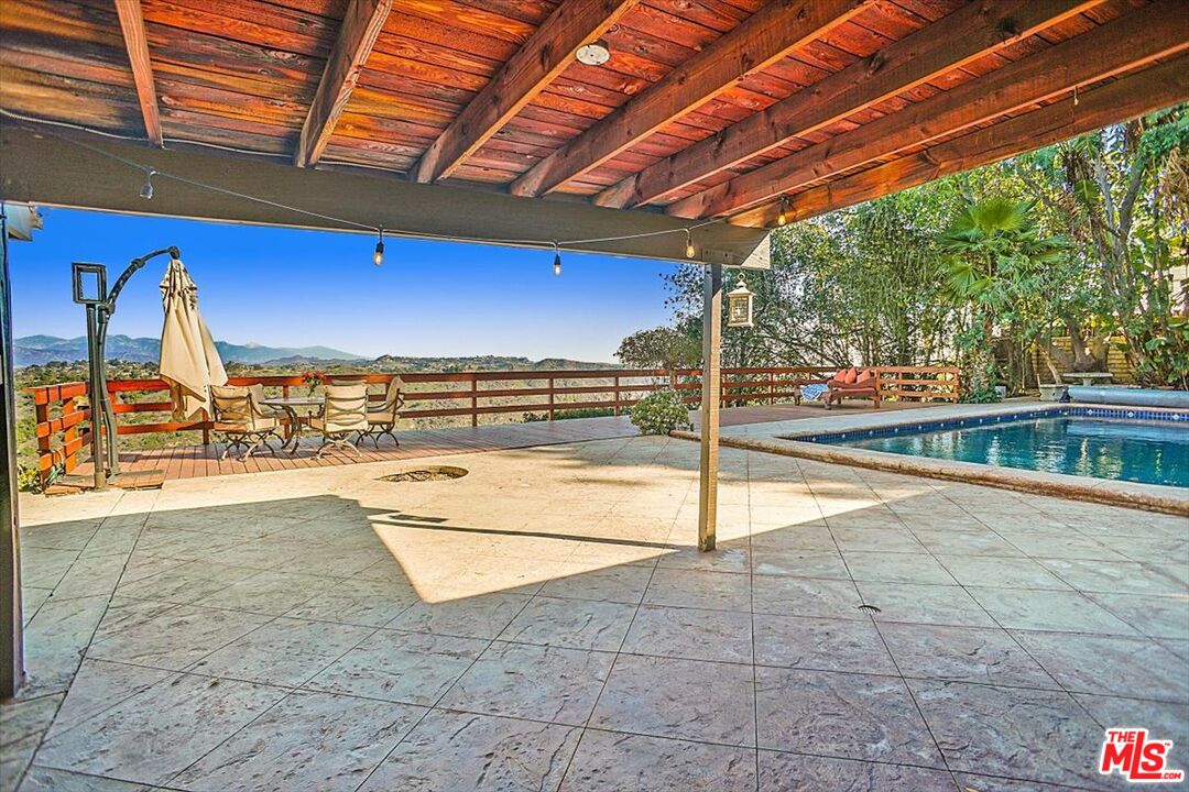 2270 Stradella Road Los Angeles, CA 90077 - Photo 25 of 29 a view of a backyard of a house