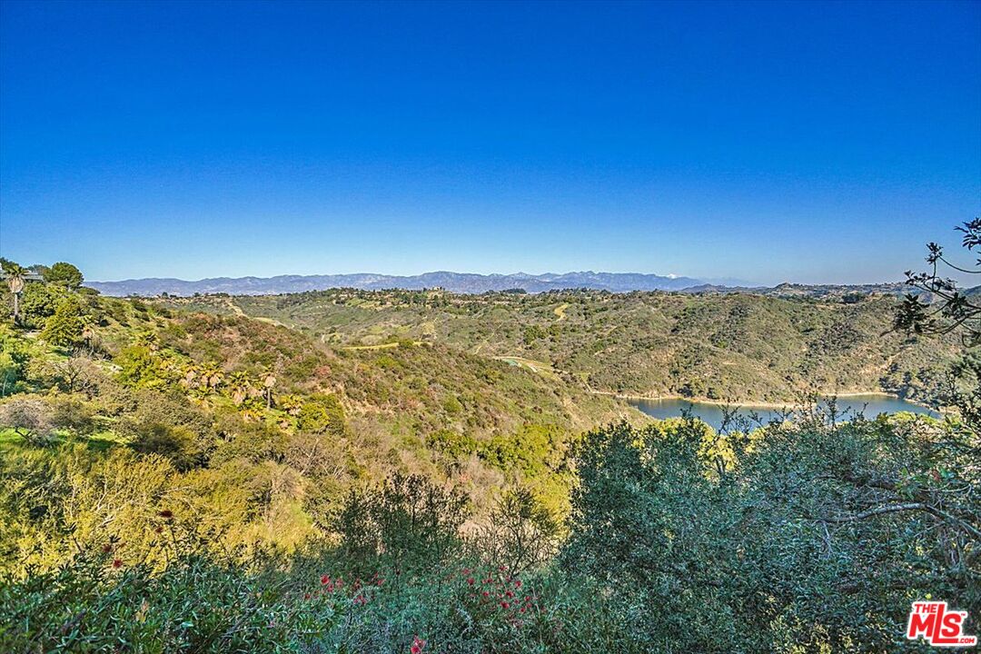 2270 Stradella Road Los Angeles, CA 90077 - Photo 27 of 29 a view of an ocean