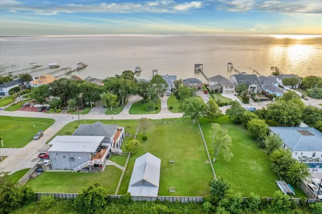 $259,000 | 1436 Bayshore Drive, Kemah, TX 77565