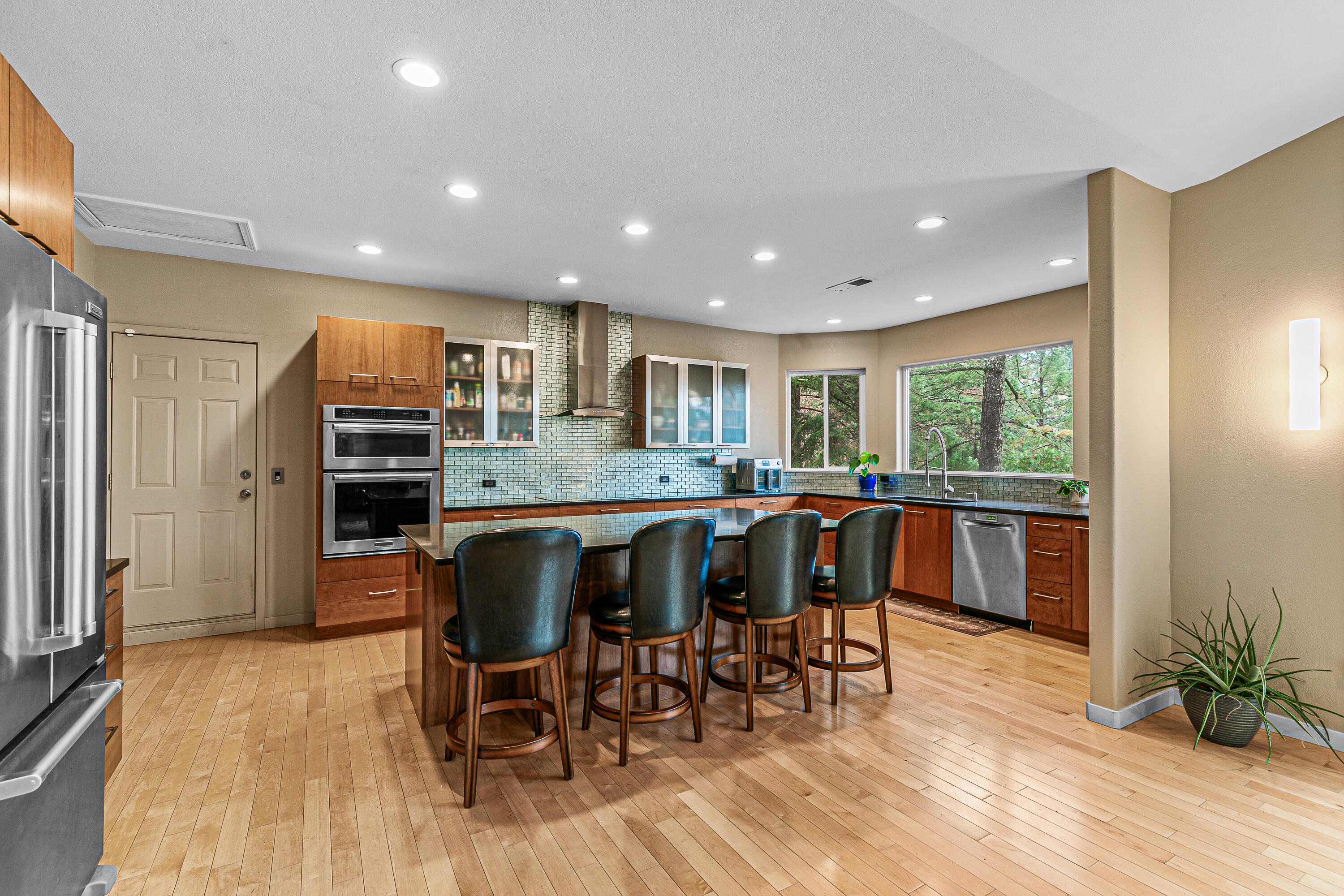 461 Waterline Road Ashland, OR 97520 - Photo 5 of 34 9R9A8392