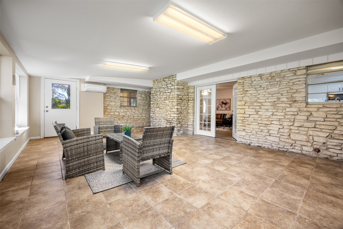 9504 Flintrock Circle Austin, TX 78737 - Photo 23 of 31 a living room with furniture and windows