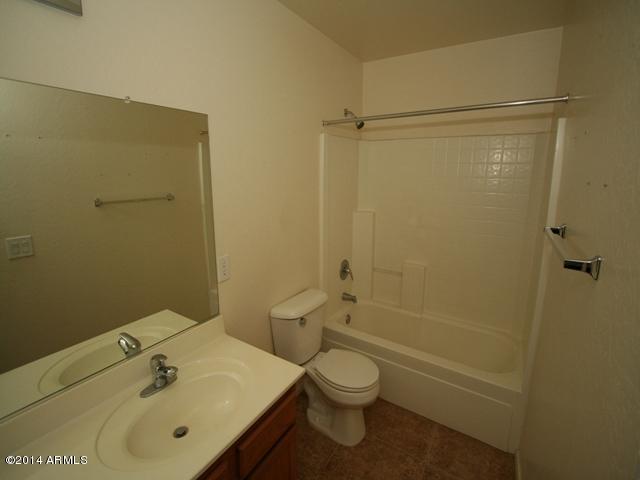 43168 West Cowpath Road Maricopa, AZ 85138 - Photo 20 of 30 023-331065 Hall Bathroom