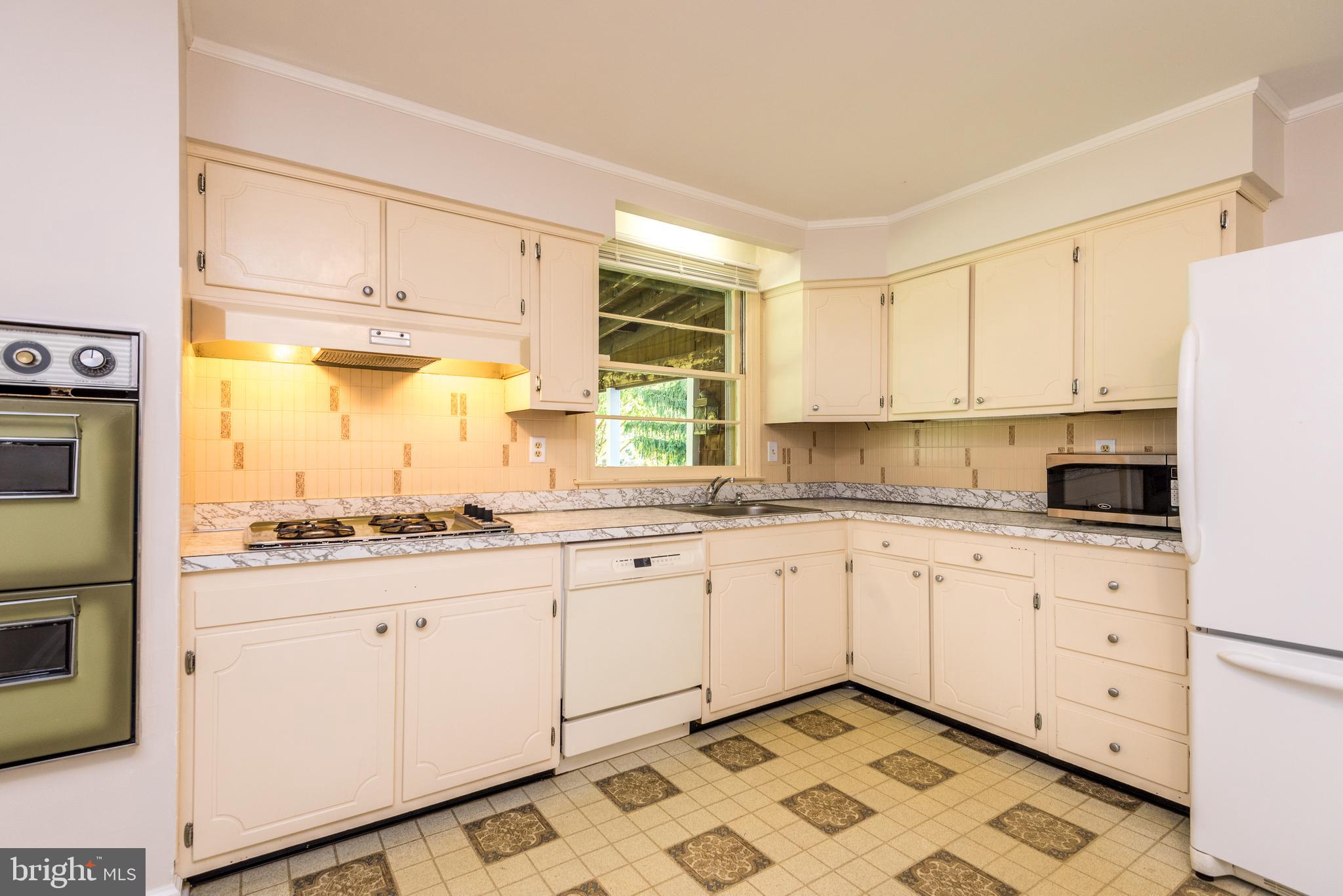 35 Kelinger Road Churchville, PA 18966 - Photo 13 of 31 Kitchen