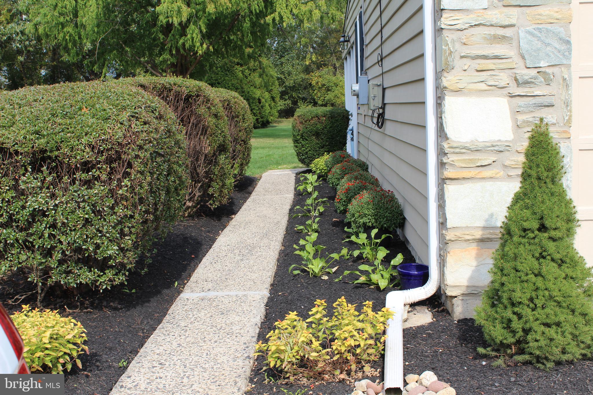 35 Kelinger Road Churchville, PA 18966 - Photo 26 of 31 Side Walkway To Patio
