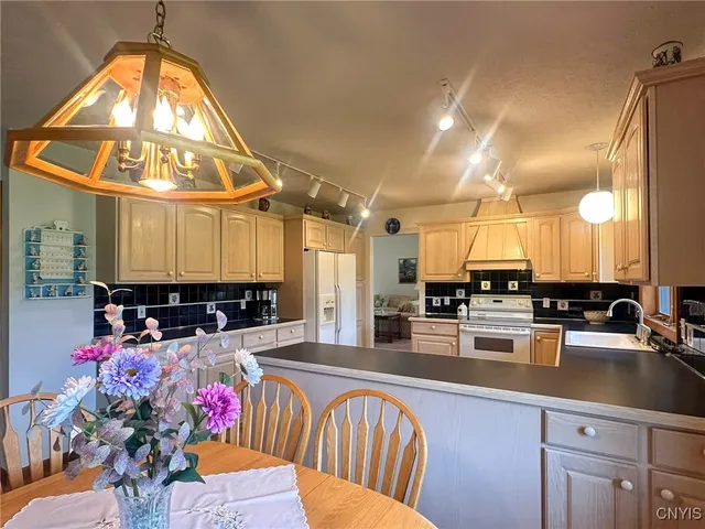 $799,900 | 2354 Middle Road, Oneida, NY 13409