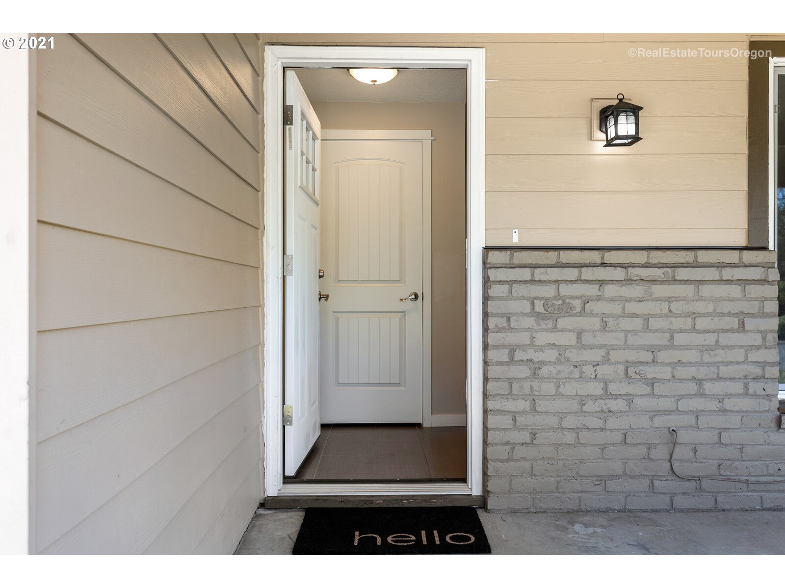 3320 Southwest Ridge Drive Portland, OR 97219 - Photo 2 of 31 Gallery Image 2