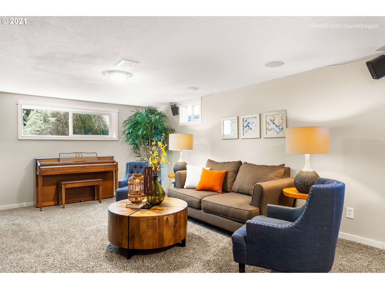 3320 Southwest Ridge Drive Portland, OR 97219 - Photo 17 of 31 Gallery Image 17