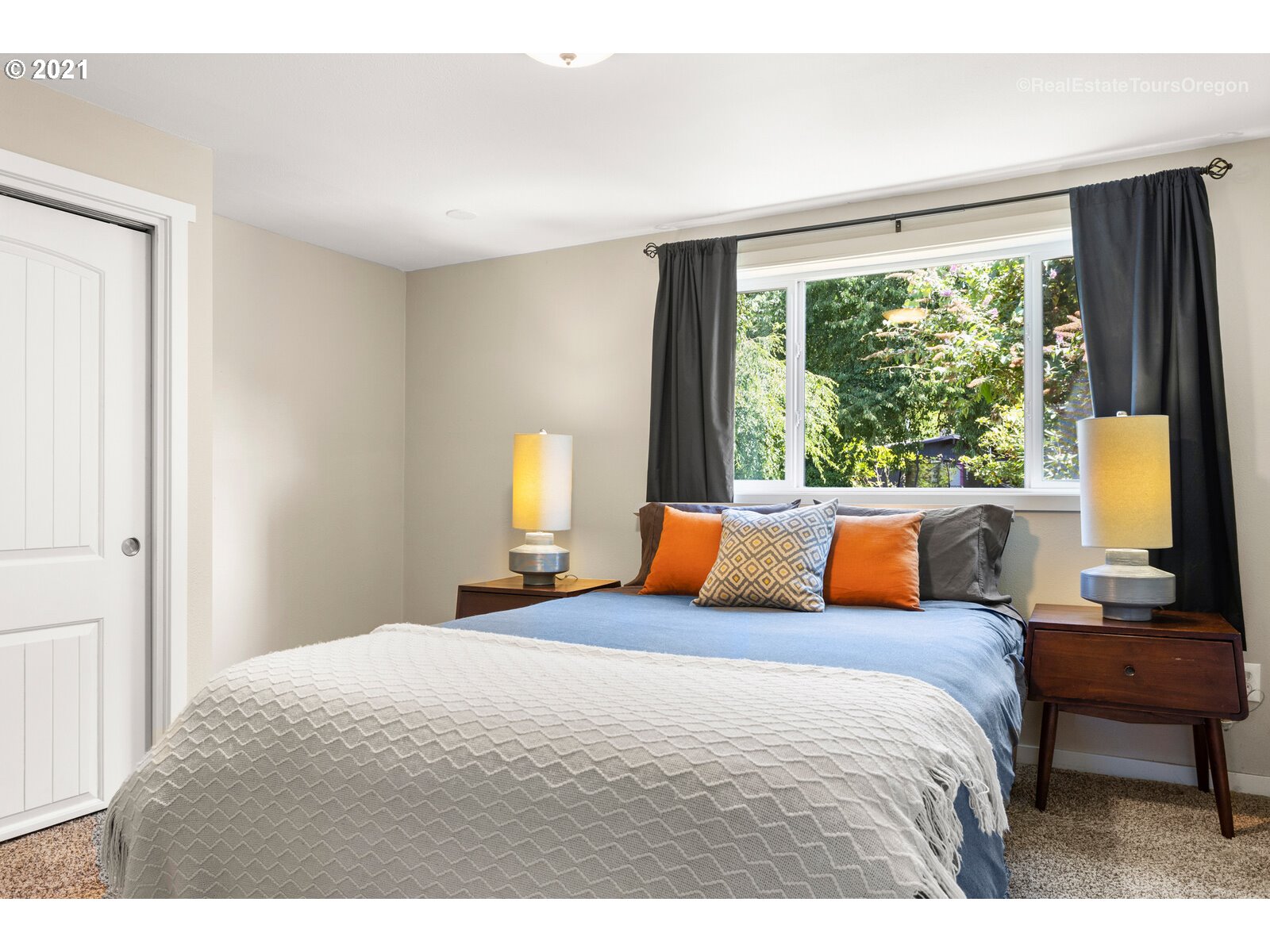 3320 Southwest Ridge Drive Portland, OR 97219 - Photo 18 of 31 Gallery Image 18