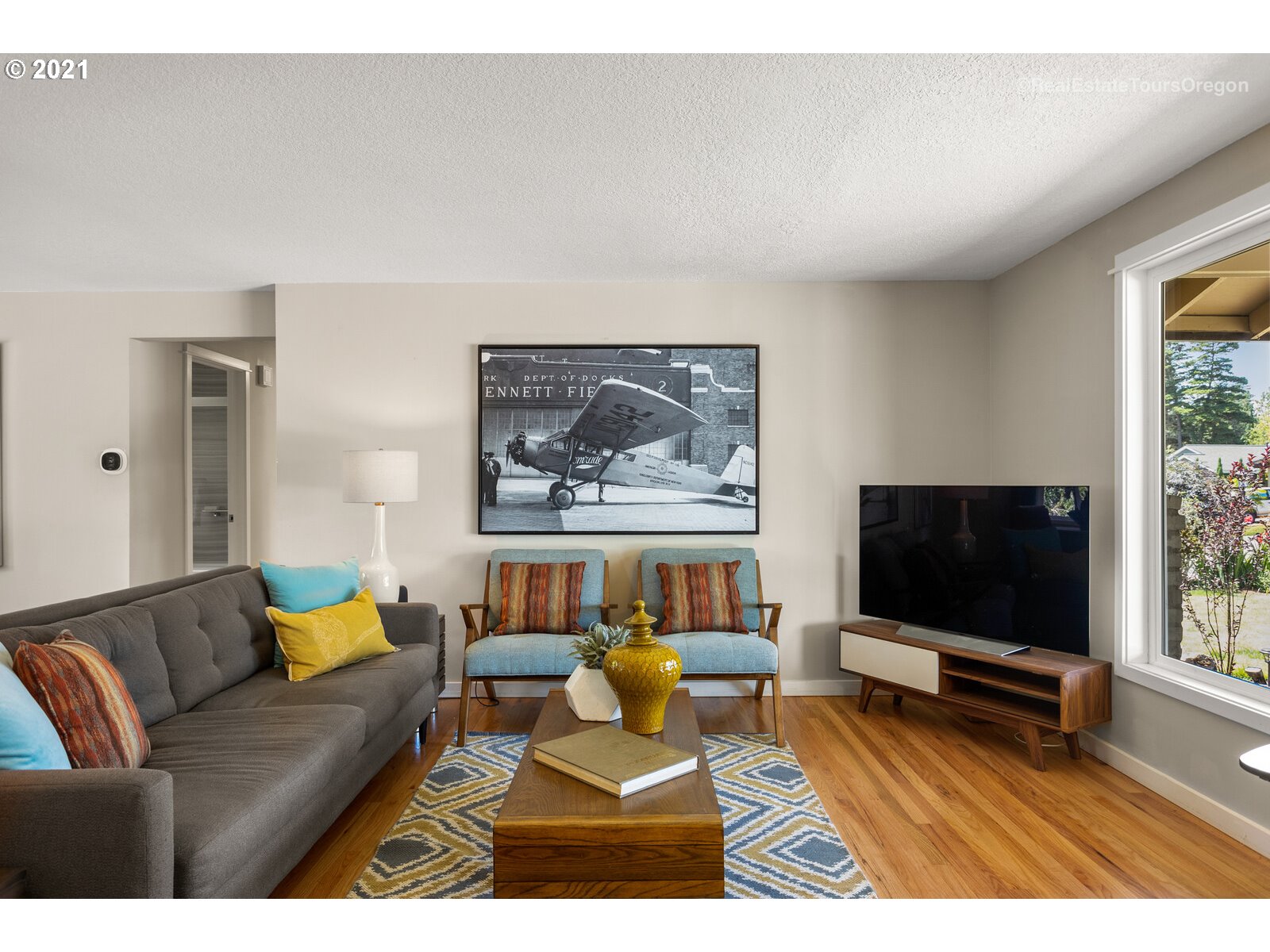 3320 Southwest Ridge Drive Portland, OR 97219 - Photo 3 of 31 Gallery Image 3