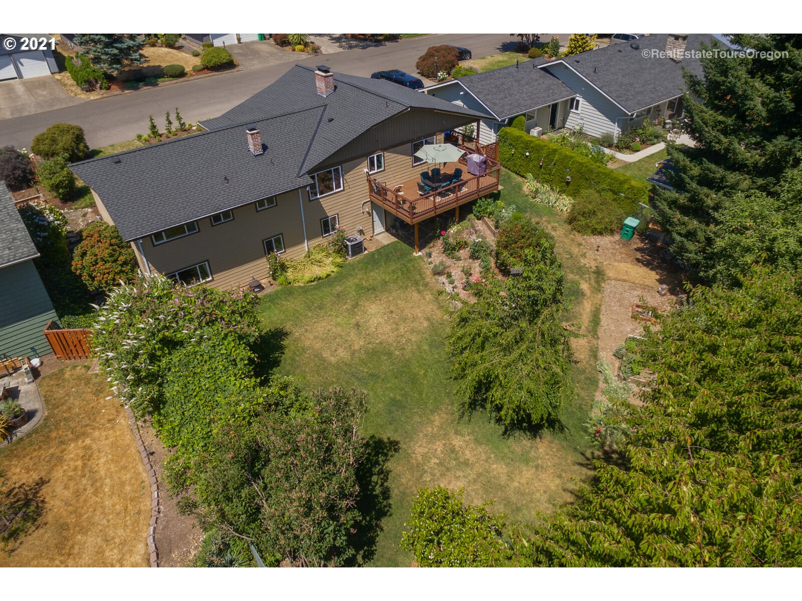 3320 Southwest Ridge Drive Portland, OR 97219 - Photo 25 of 31 Gallery Image 25