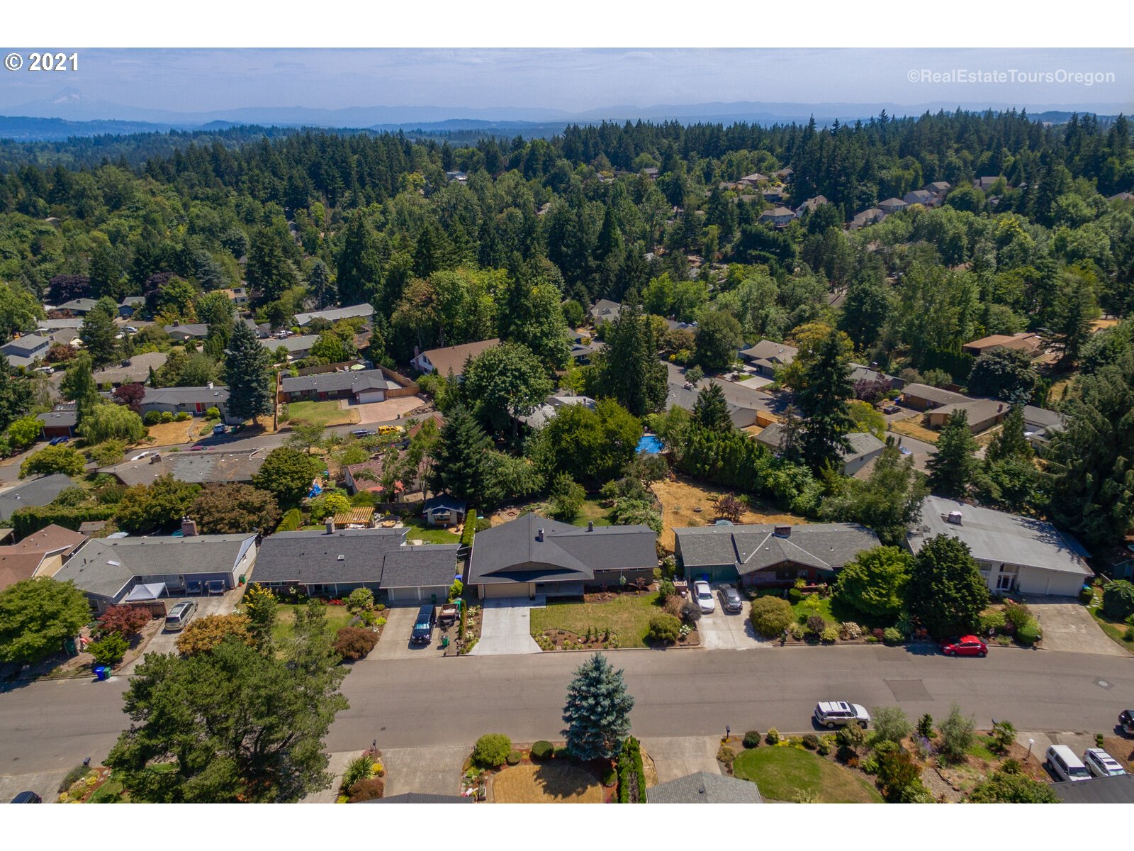 3320 Southwest Ridge Drive Portland, OR 97219 - Photo 27 of 31 Gallery Image 27