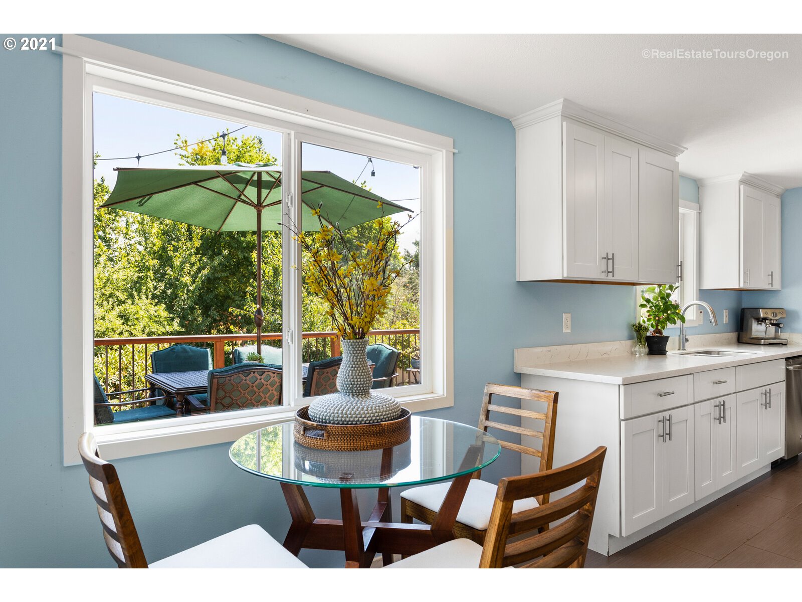 3320 Southwest Ridge Drive Portland, OR 97219 - Photo 10 of 31 Gallery Image 10