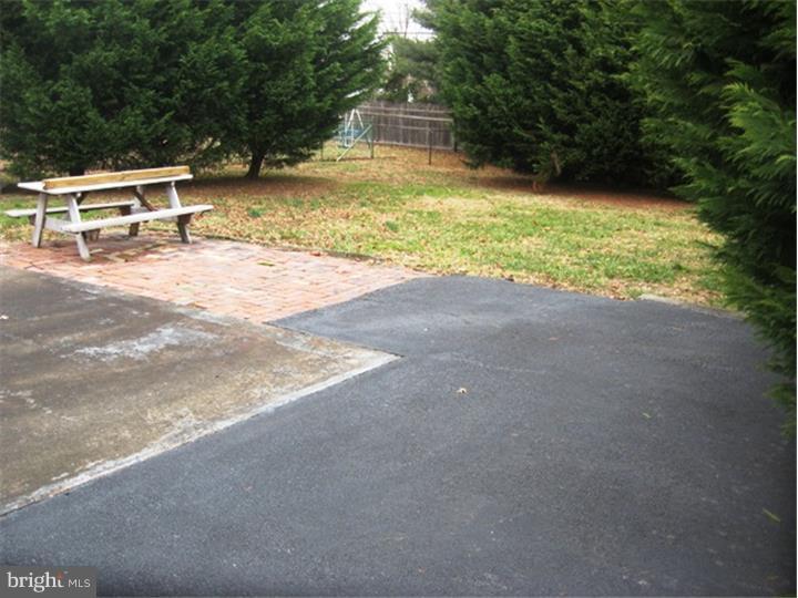 3 Cassandra Road Newark, DE 19702 - Photo 5 of 25 Back Yard