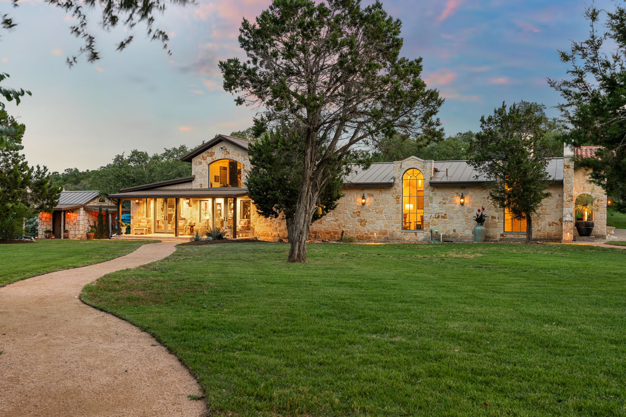 11941 Overlook Pass Austin, TX 78738 - Photo 9 of 40 Side view of main residence