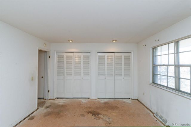 a view of a livingroom with an entryway