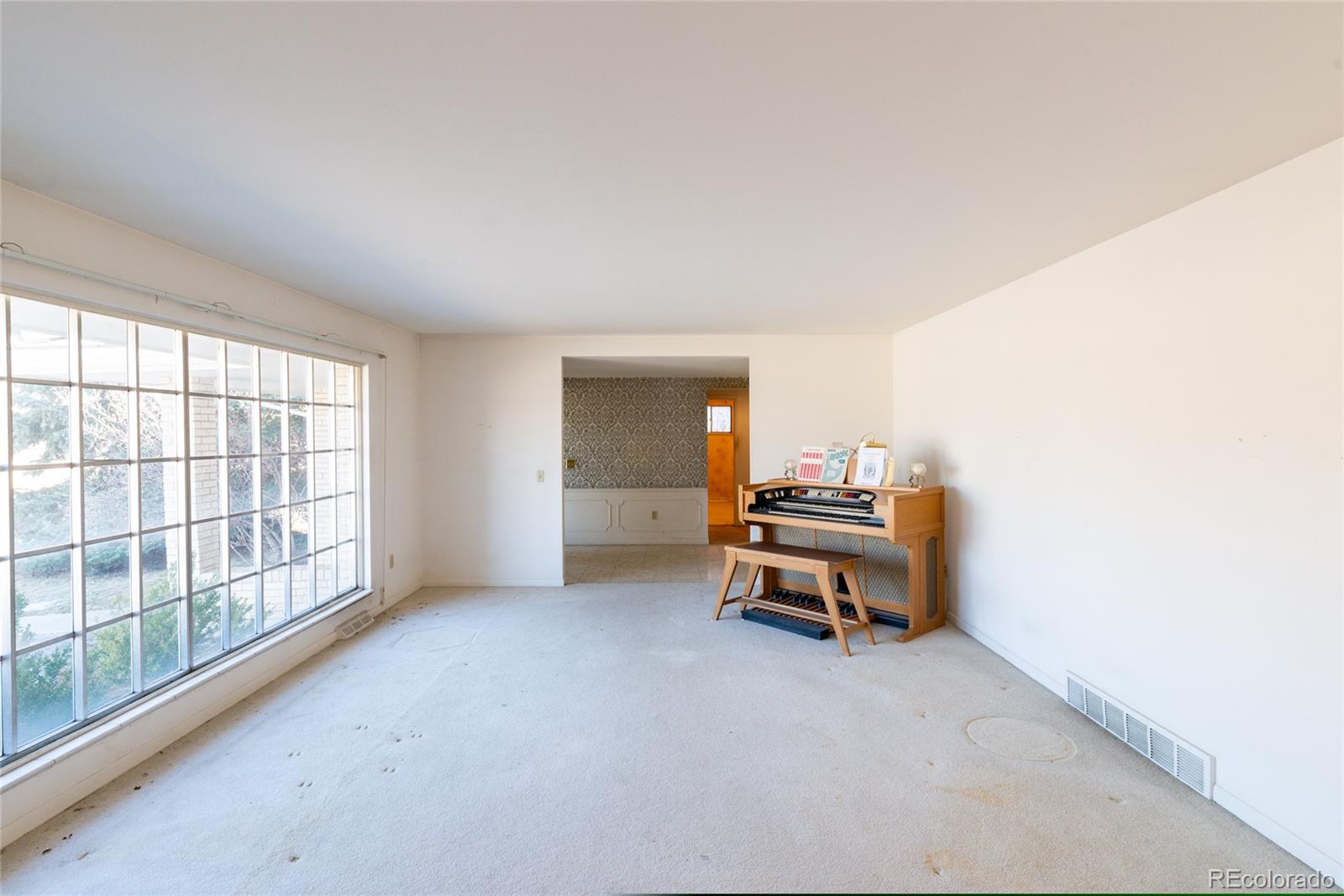3605 South Oneida Way Denver, CO 80237 - Photo 3 of 24 an empty room with a couch