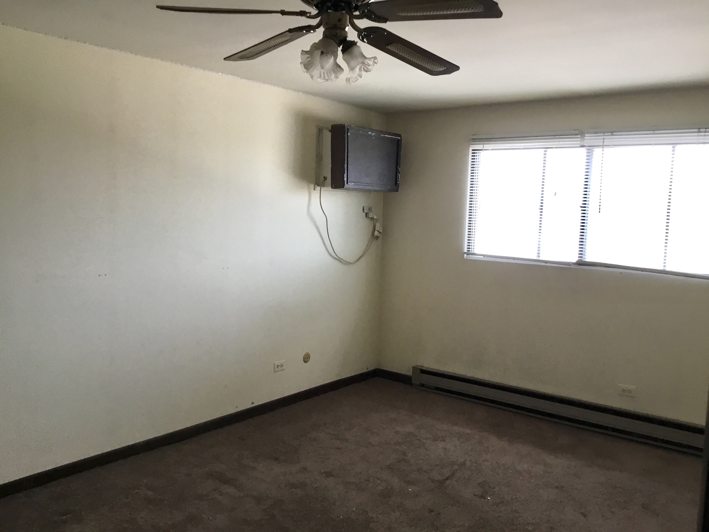 6624 West 64th Place, Unit 3A Chicago, IL 60638 - Photo 13 of 15 a view of an empty room with a window